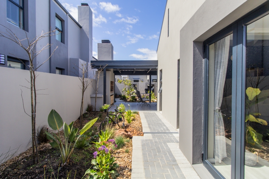 3 Bedroom Property for Sale in Aan de Wijnlanden Western Cape